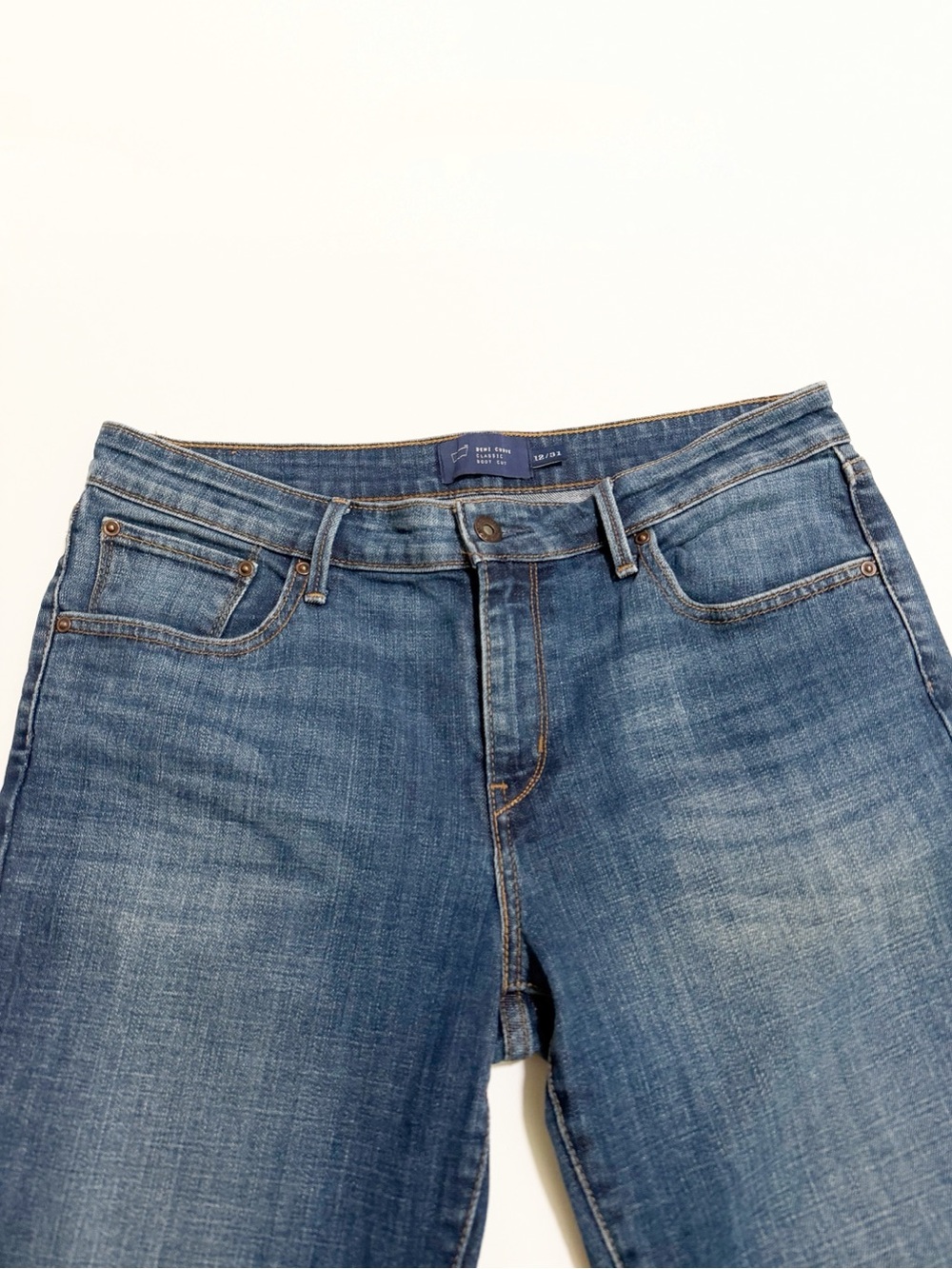 Levi’s Demi Curve Classic Boot Cut Jeans 12/31 - Picture 3 of 8